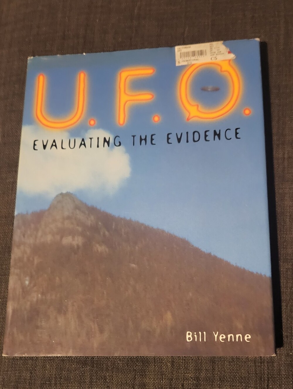 Vintage book U.F.O. Evaluating the Evidence Bill Yenne Hardcover DJ